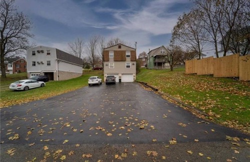 Ligonier Apartamento | Lovely family and pet friendly townhouse with washer and dryer, walking distance to downtown