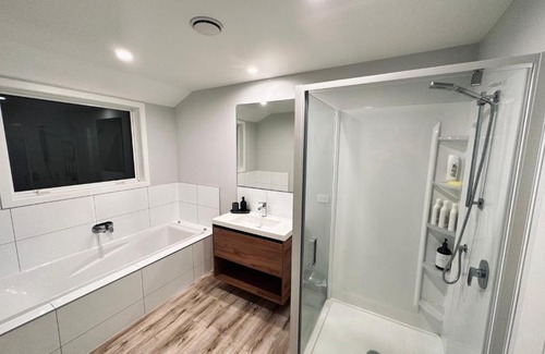 Aotea Casa | Lovely Family Home in Aotea with Grear Views - No Parties or Smoking