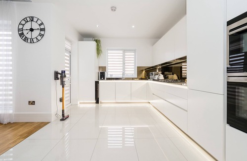 River Casa | Lovely Family House in Dagenham 8min to the station
