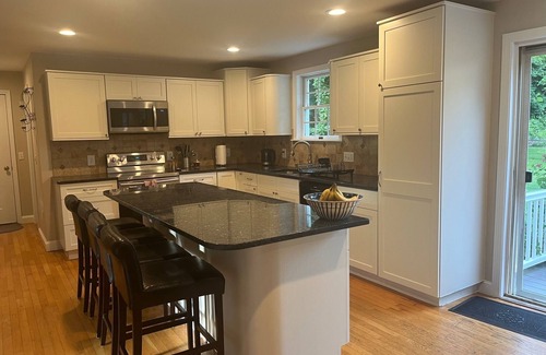 Jamestown Casa | Lovely Family House with Gardens and Fenced Yard