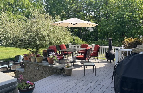 Jamestown Casa | Lovely Family House with Gardens and Fenced Yard