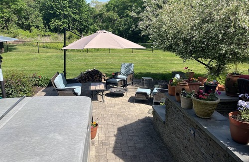 Jamestown Casa | Lovely Family House with Gardens and Fenced Yard