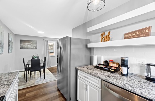 Middletown Casa | Lovely Family sized 3 bedroom Colonial home, close to restaurant.