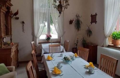 Friedrichsfeld Casa | Lovely Farmhouse in Friedrichsfeld with Garden