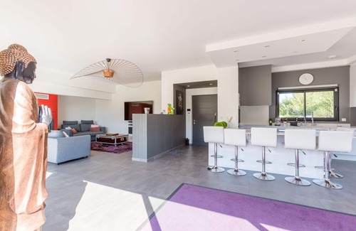 Le Puy-Sainte-Reparade Casa | Lovely House for your holidays. Pool, perfect place to discover famous PROVENCE