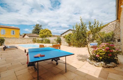 Vianne Casa | Lovely french house in a medieval village - private pool, ping pong & game room