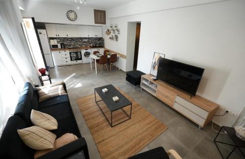 Nea Smirni Apartamento | Lovely Front Garden 2 BDRM Nea Smyrni