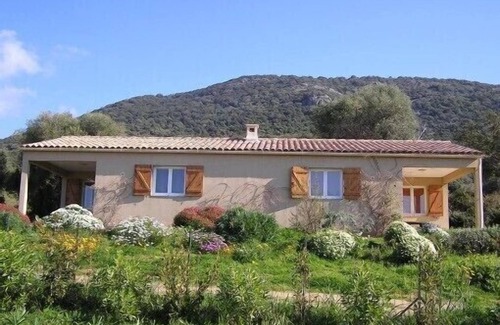 Cargese Apartamento | En terreno priva bonito apartamento muy funcional, con vistas al mar ya la montaña