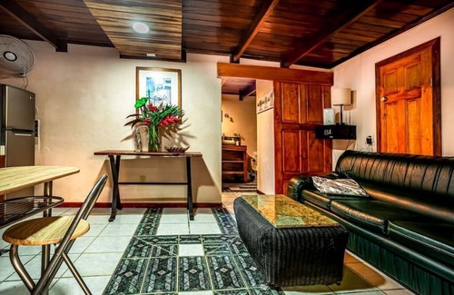 El Cerro Apartamento | Lovely Garden, 1 bedroom, with POOL & AC - Rogers Hospitality - Quepos/MA