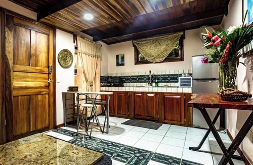 El Cerro Apartamento | Lovely Garden, 1 bedroom, with POOL & AC - Rogers Hospitality - Quepos/MA