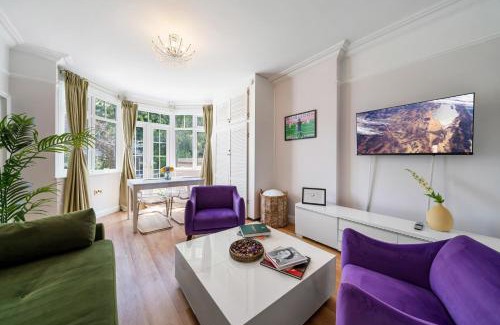 Hillside Apartamento | Lovely garden apartment in Wimbledon Town Centre with private parking by Wimbledon Holiday Lets