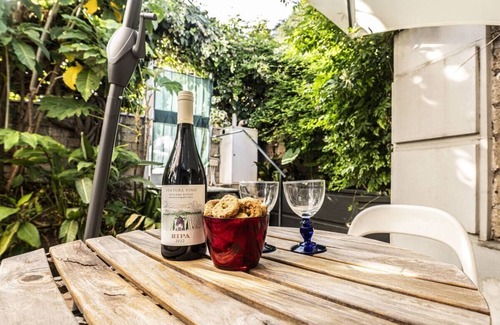 Aventine Casa | Lovely Garden Apartment in Beautiful San Saba