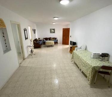 Hiboun Apartamento | Lovely garden-level near Beach