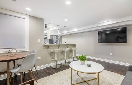 Park West Apartamento | Lovely Garden Set up is Perfect for Your Morning Coffee or a Drink After Some Great Blues Music at Kingston Mines by AllSet Turnover
