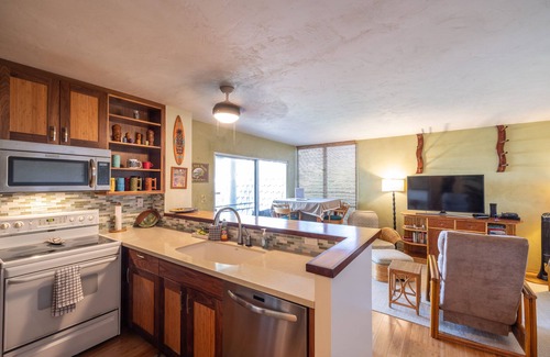 Kailua-Kona Condominio | 🌴Lovely garden unit with partial ocean view from the lanai. Well equipped🌴
