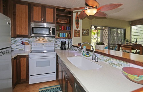 Kailua-Kona Condominio | 🌴Lovely garden unit with partial ocean view from the lanai. Well equipped🌴