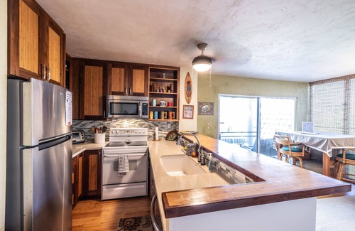 Kailua-Kona Condominio | 🌴Lovely garden unit with partial ocean view from the lanai. Well equipped🌴