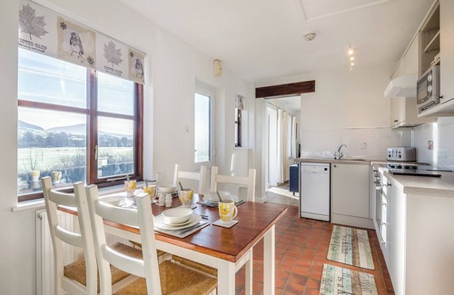 Llanfihangel Tal-y-llyn Cabaña | 2 bedroom accommodation in Brecon, Near Hay-on-Wye