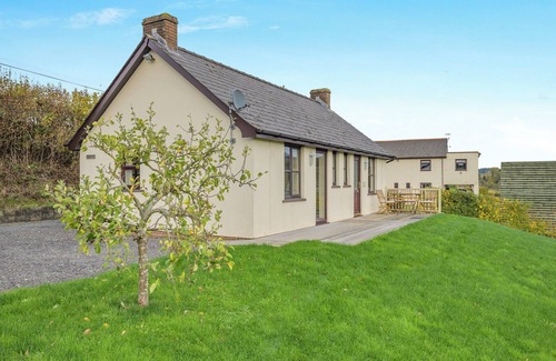 Llanfihangel Tal-y-llyn Cabaña | 2 bedroom accommodation in Brecon, Near Hay-on-Wye