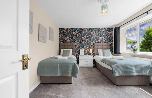 Cheadle Casa | Lovely Greater MCR Family Home by City SuperHost