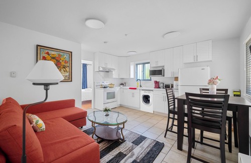 Fraserview Casa | Lovely ground floor suite in Central Vancouver