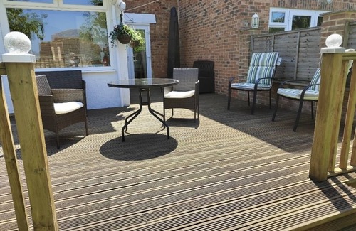 Wootton Bassett Casa | Lovely holiday home on the edge of The Cotswolds, sleeps 6, dogs welcome!