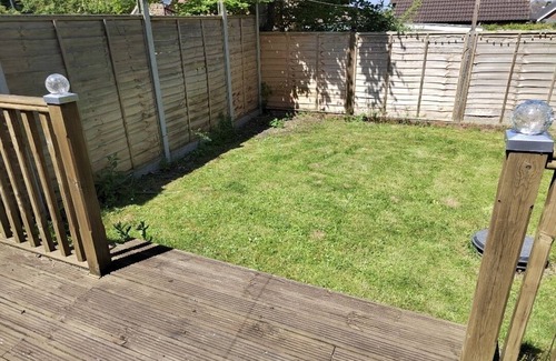 Wootton Bassett Casa | Lovely holiday home on the edge of The Cotswolds, sleeps 6, dogs welcome!