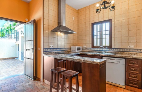 Valdeflores Casa | Lovely home in Minas del Castillo de