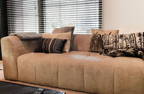 Rheezerveen Casa | Lovely holiday home in Rheezerveen with hot tub