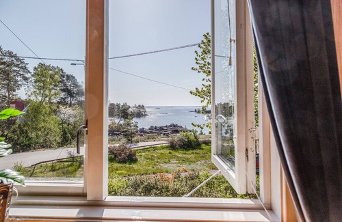 Oskarshamn Casa | Lovely holiday home with a sea view| SE05036