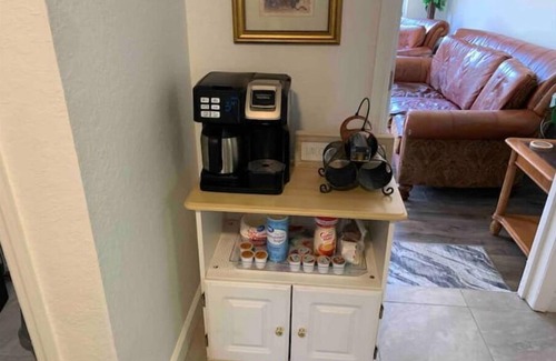 Palm Bay Casa | Lovely home 20 minutes to Melbourne beach, 3br 2bath king bed, deck, EV charger
