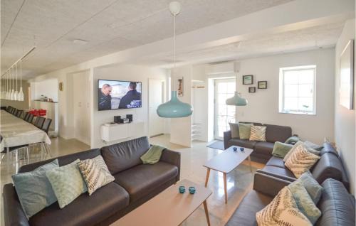 Allingabro Casa | Lovely Home In Allingåbro With Kitchen