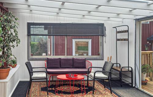 Bettna Casa | Lovely Home In Bettna With Kitchen