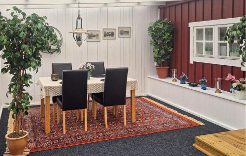 Bettna Casa | Lovely Home In Bettna With Kitchen