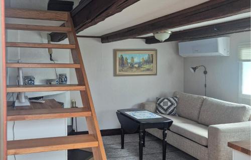 Bettna Casa | Lovely Home In Bettna With Kitchen