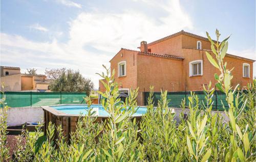 Cruzy Casa | Lovely Home In Cruzy With Kitchen