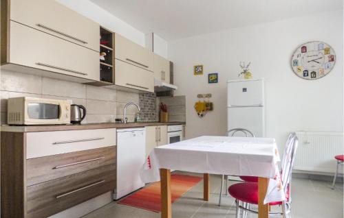 Crveni Vrh Casa | Lovely Home In Crveni Vrh With Wifi