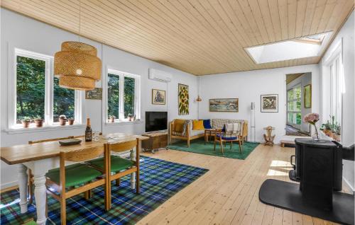 Hoeve Strand Casa | Lovely Home In Fårevejle With Kitchen