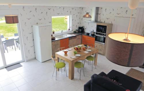 Brain-sur-Allonnes Casa | Lovely Home In Brain-Sur-Alonnes