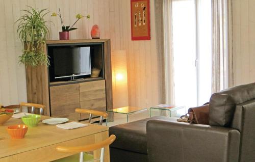 Brain-sur-Allonnes Casa | Lovely Home In Brain-Sur-Alonnes