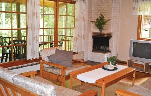 Vathult Casa | Lovely Home In Gislaved With Lake View