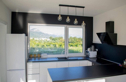 Rudine Casa | Preciosa casa en Kastel Novi
