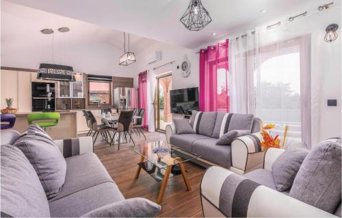 Skrbcici Casa | Lovely Home In Krk With Kitchen