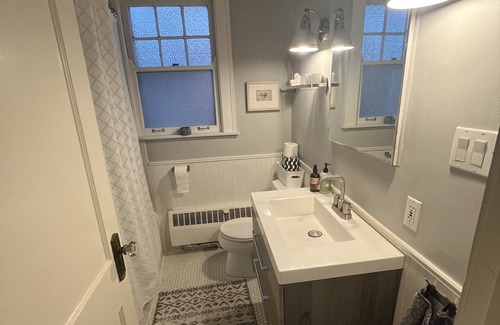 Evanston Casa | Lovely home in Northwest Evanston. Near Lakefront and Northwestern University.