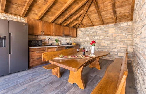 Benkovac Casa | Preciosa casa en Perusic Donji con WiFi