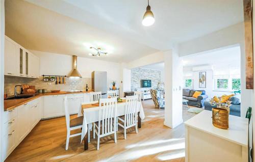 Pridraga Casa | Lovely Home In Pridraga