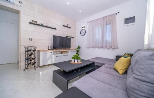 Praznica Casa | Lovely Home In Pucisca - Praznica