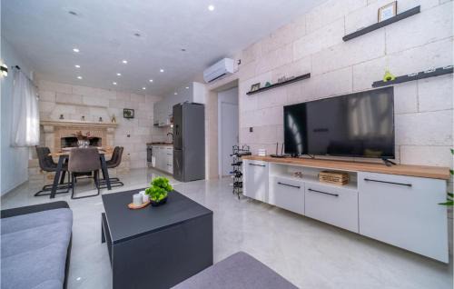 Praznica Casa | Lovely Home In Pucisca - Praznica