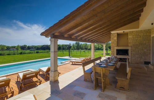 Galizana Casa | Preciosa casa en Pula con sauna