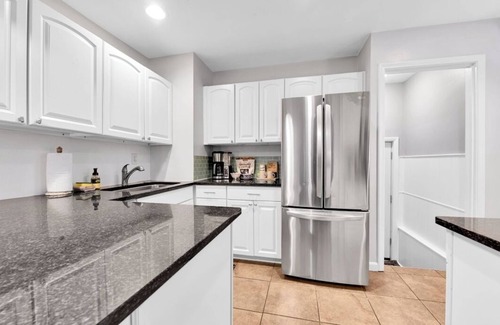 Royal Oak Casa | Lovely Home in R. Oak near Birmingham! Gorgeous, pet-friendly, king bed, deck!